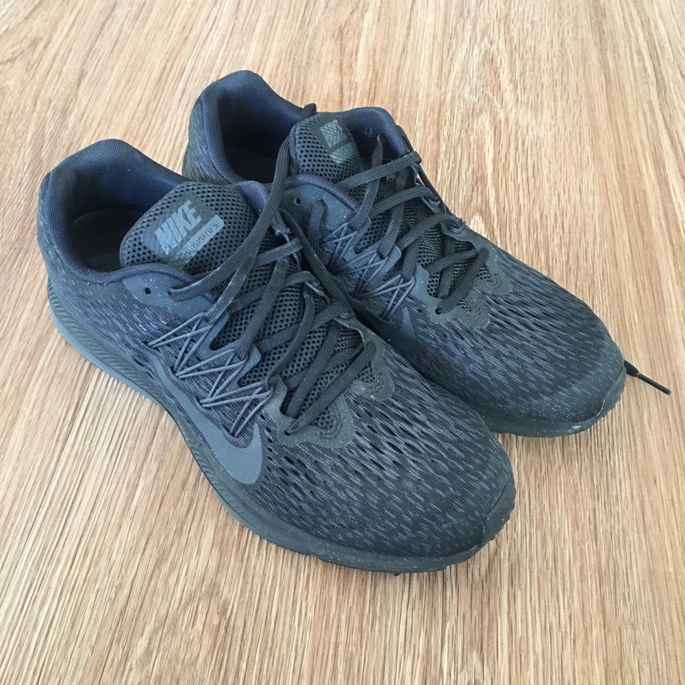 All Black Nike Zoom WinFlow 5